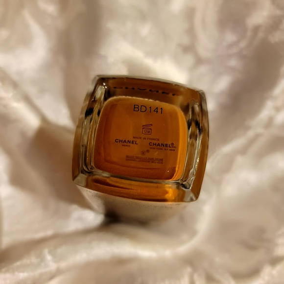 Chanel Healthy Glow Les Beiges Foundation BD141 - Picture 6 of 6